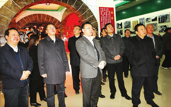 榆林市群众路线教育实践活动工作会在高西沟举行