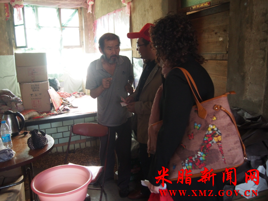 银新社区在职党员 走访慰问困难户