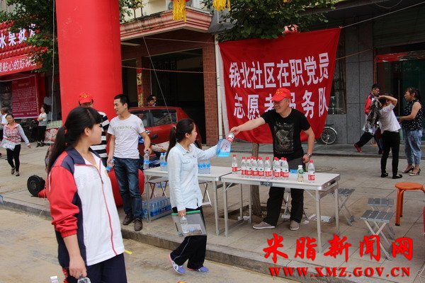 银北社区助力高考志愿活动