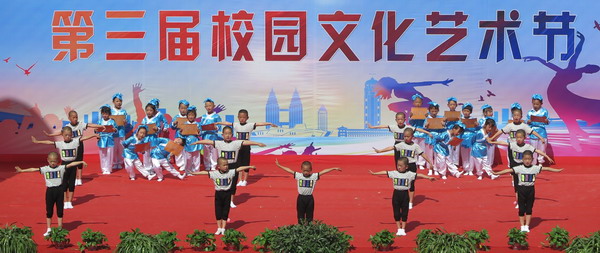 ӡ�������һ����ѧУ�ٰ������У԰������