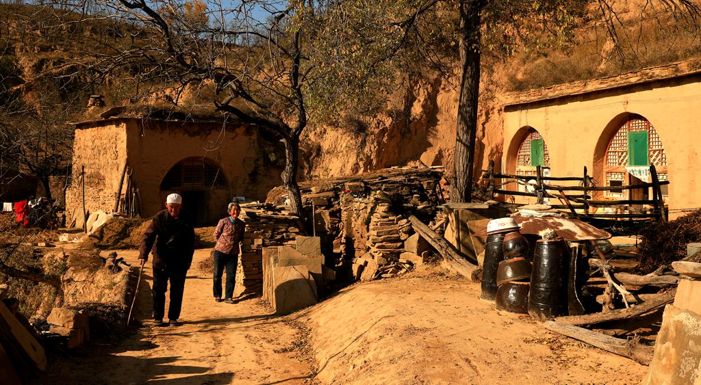 һ���а��ǵ��±���壺�в�ԫ�жϱڣ���һ��˥�ݼ�į����С·��С·�ľ�ͷ�����ݹ���᾵������ڼ��ء�