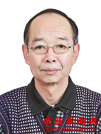 姬乃举:鬓角有霜心无霜 三尺讲台留芬芳